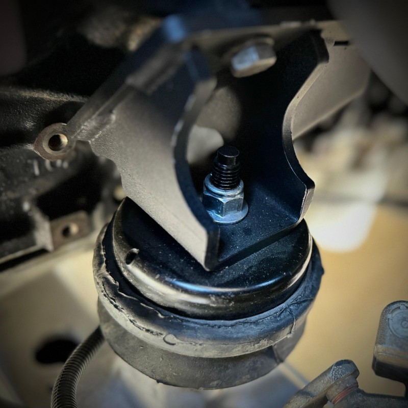 what are engine mounts